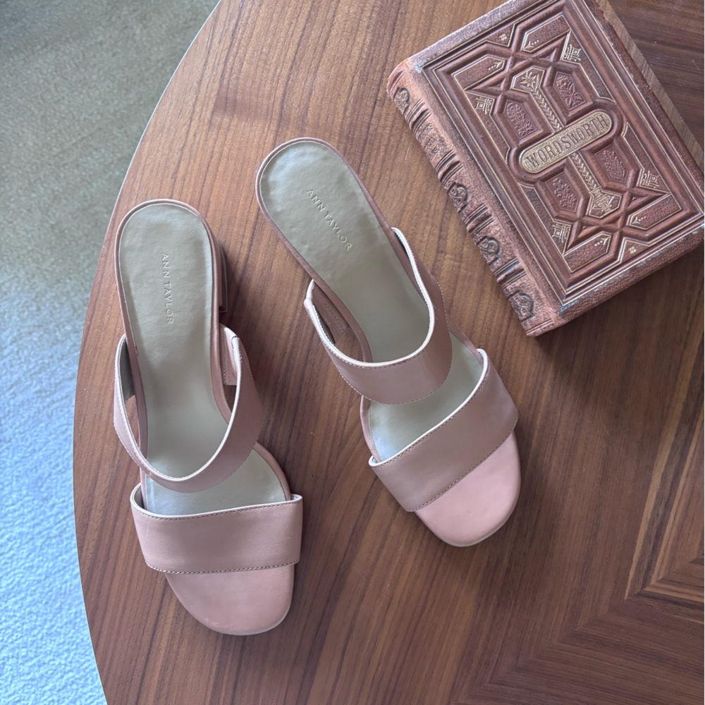 Ann Taylor Leather Two-Strap Block Heel Mules with Gold Accent Size 9 - Picture 5 of 6